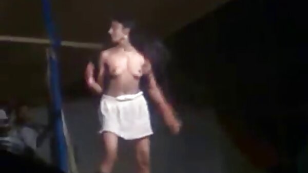Perempuan jalang berambut merah nakal suka cerita sex dengan makcik bercinta dengan lelakinya dalam kegelapan