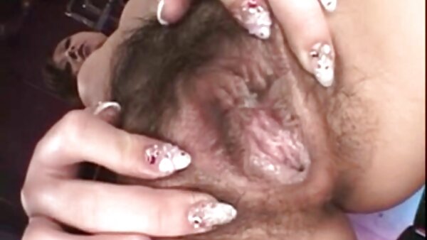 Jalang berambut cerita seks dengan makcik perang kurus dengan titties rata adalah punggung disentuh dengan kejam di dalam bilik mandi