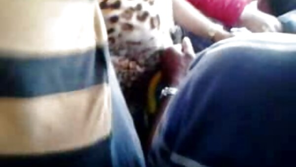 Tiga lesbian si cerita makcik sangap rambut coklat seksi mempersembahkan fetish makanan yang menakjubkan