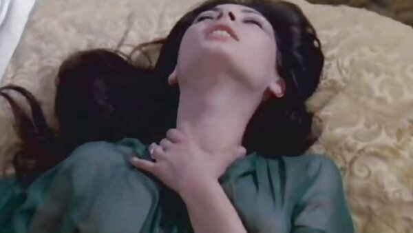 Botak kancing mengongkek cerita lucah makcik awek rambut merah bom Ava Lauren dalam doggy pose keras