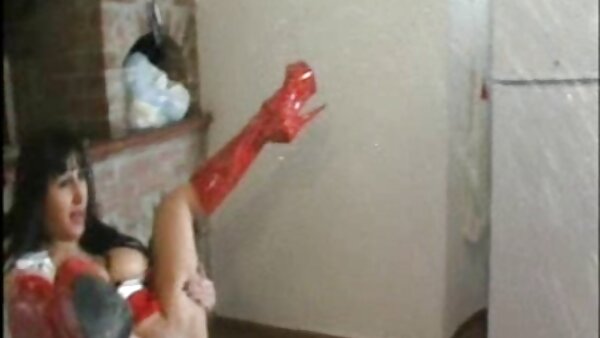 Keseronokan perhambaan Sadomazo untuk anak ayam pelawak yang gagal cerita makcik gersang Kiera King