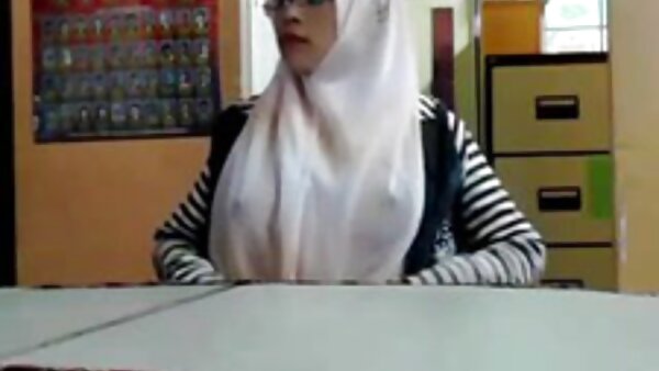 Remaja hussy Sana Anzyu menggilap kisah lucah dengan makcik zakar gurunya