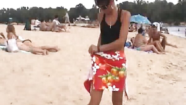 Perempuan simpanan seksi Cherry Koyak meniduri dude dengan bantuan cerita makcik gersang daripada bertali