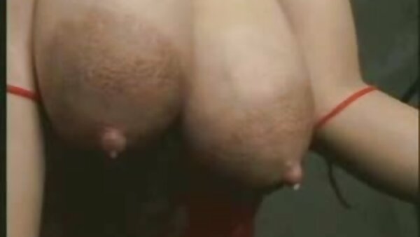 Perempuan murahan gemuk Black Cherry dengan rambut merah sedang bercinta dengan gaya mubaligh cerita seks makcik