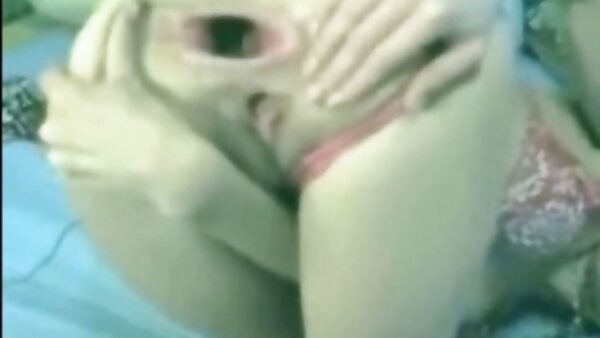 Berambut perang ganas mendapat mata coklatnya lucah makcik penumbuk sebelum dia mendapat dubur fucked gadis koboi songsang