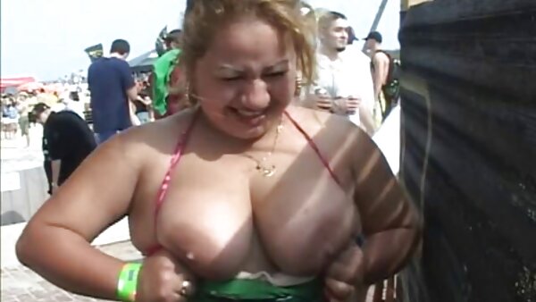 Panas dada si rambut coklat cerita lucah mak cik Ariella Ferrera dan Ava Addams menghisap dan menunggang satu batang besar